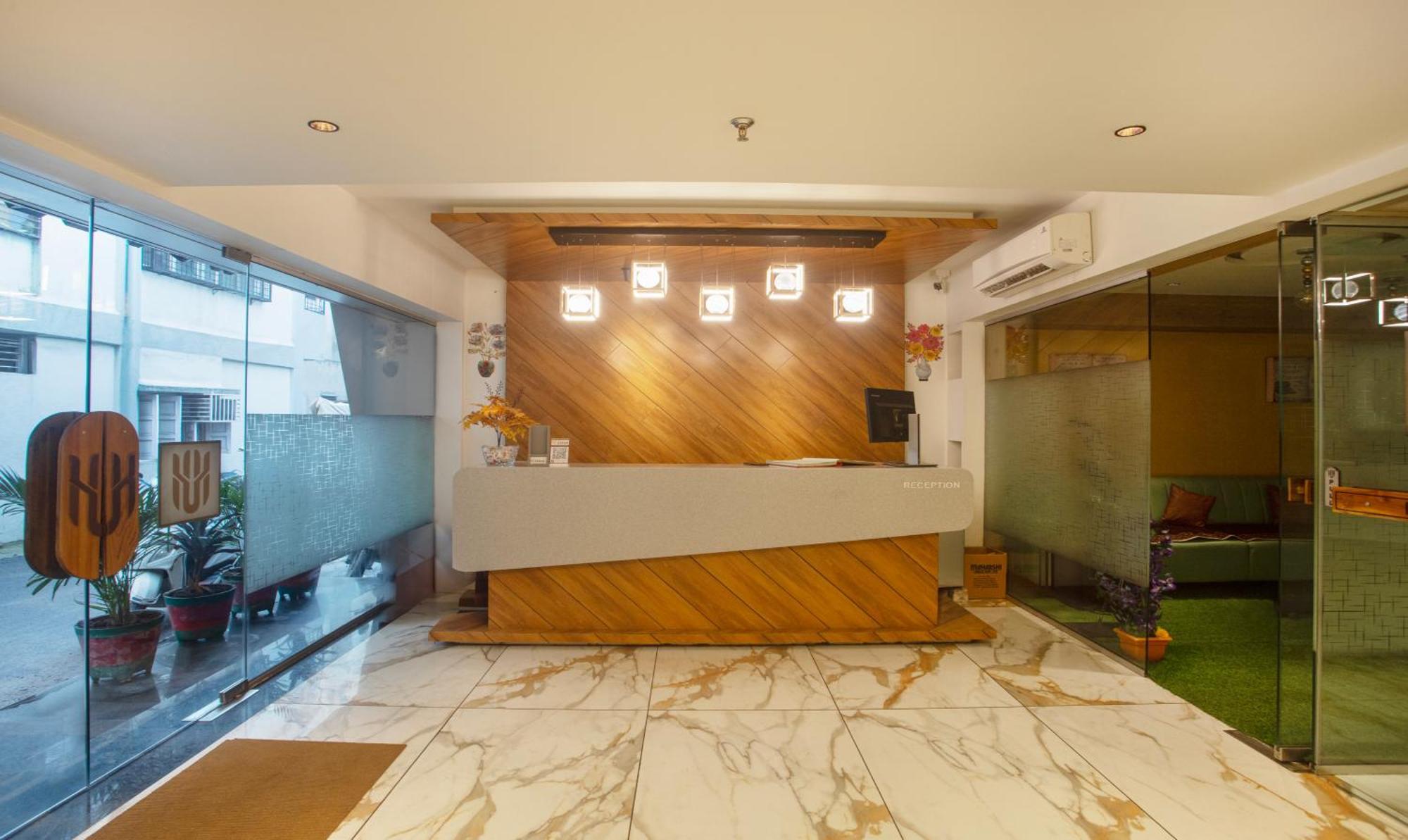 Hotel Treebo Urban, 1 Km From Railway Station Surat Esterno foto
