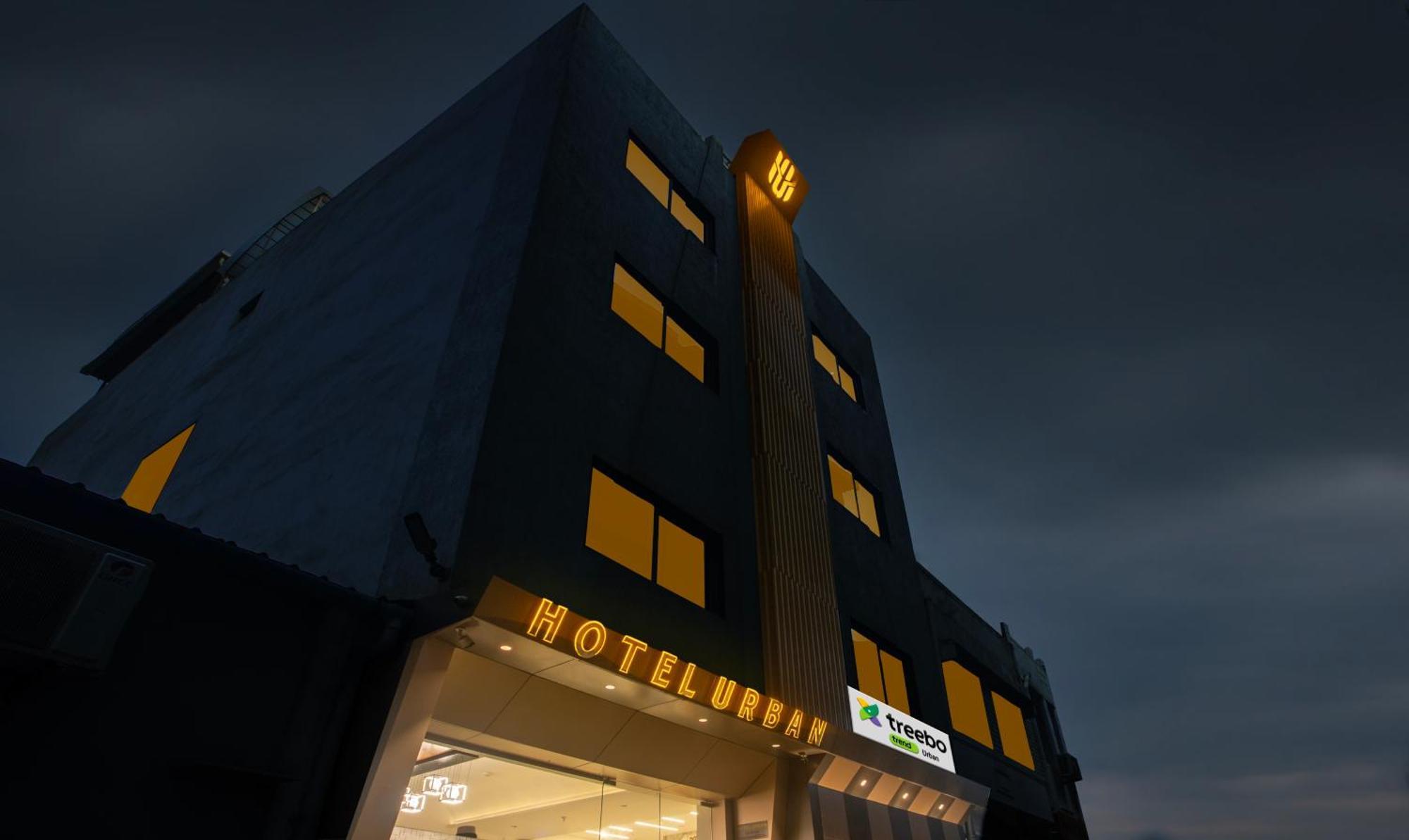 Hotel Treebo Urban, 1 Km From Railway Station Surat Esterno foto