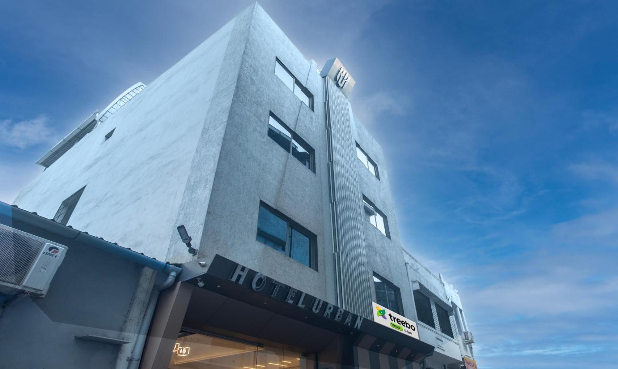 Hotel Treebo Urban, 1 Km From Railway Station Surat Esterno foto