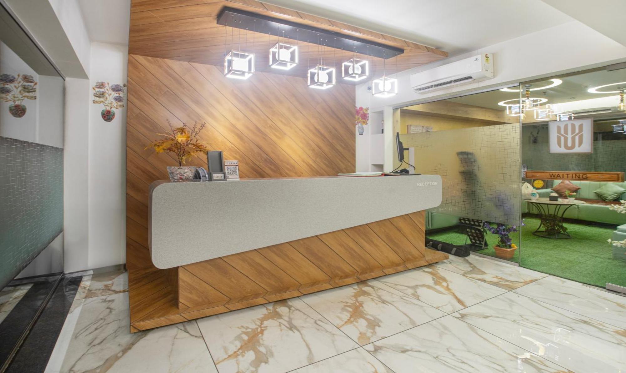 Hotel Treebo Urban, 1 Km From Railway Station Surat Esterno foto