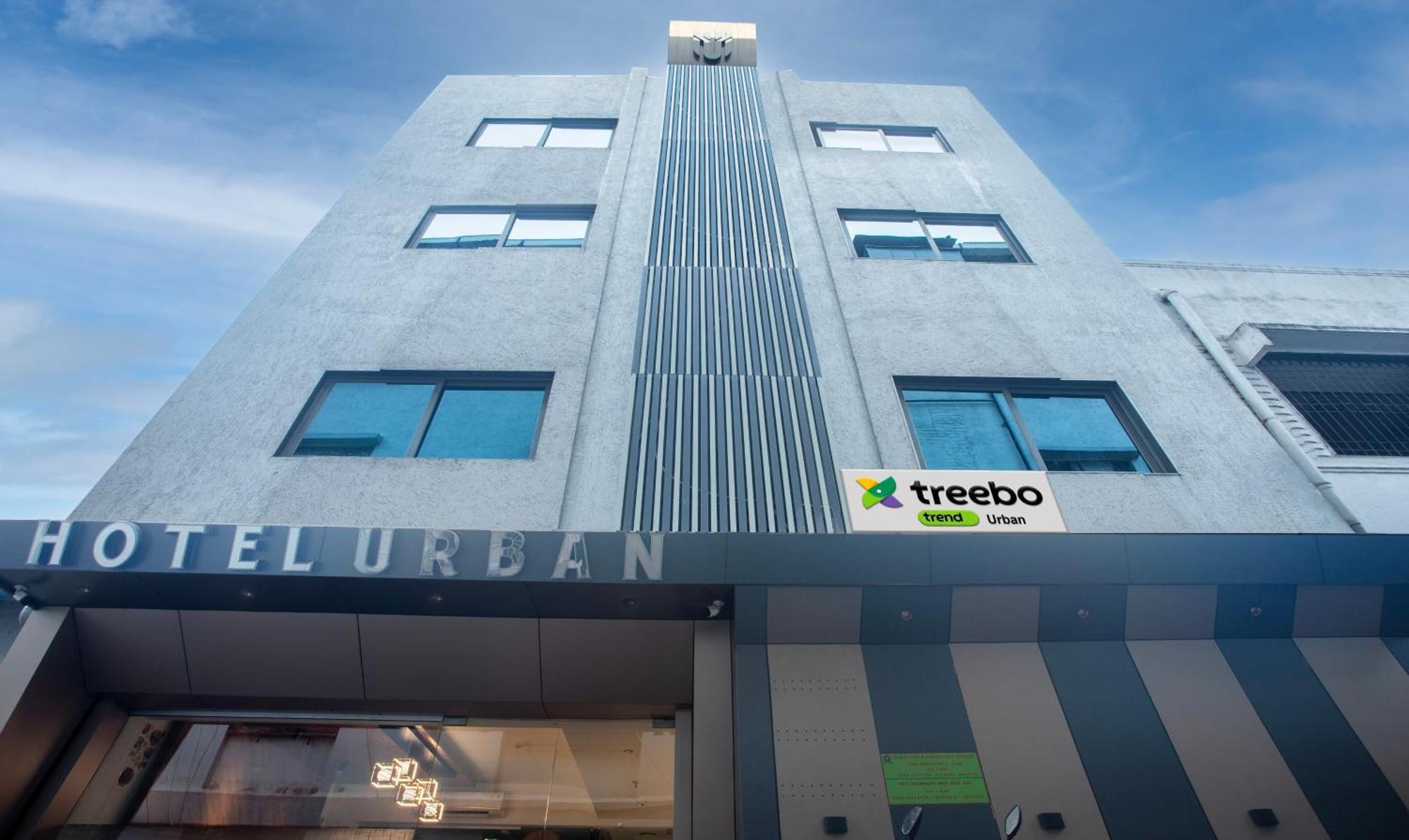 Hotel Treebo Urban, 1 Km From Railway Station Surat Esterno foto